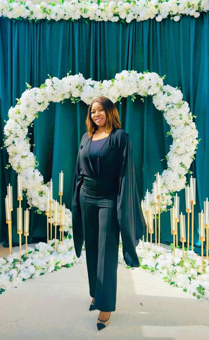 Arche en cœur avec fleurs